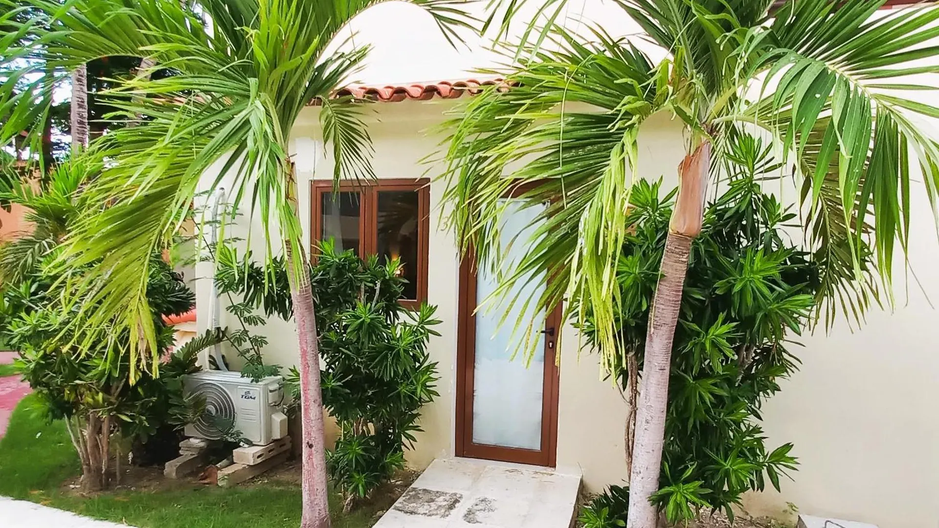 La Piazzetta Suites Punta Cana Beach - Los Corales Village 0*,  Dominican Republic